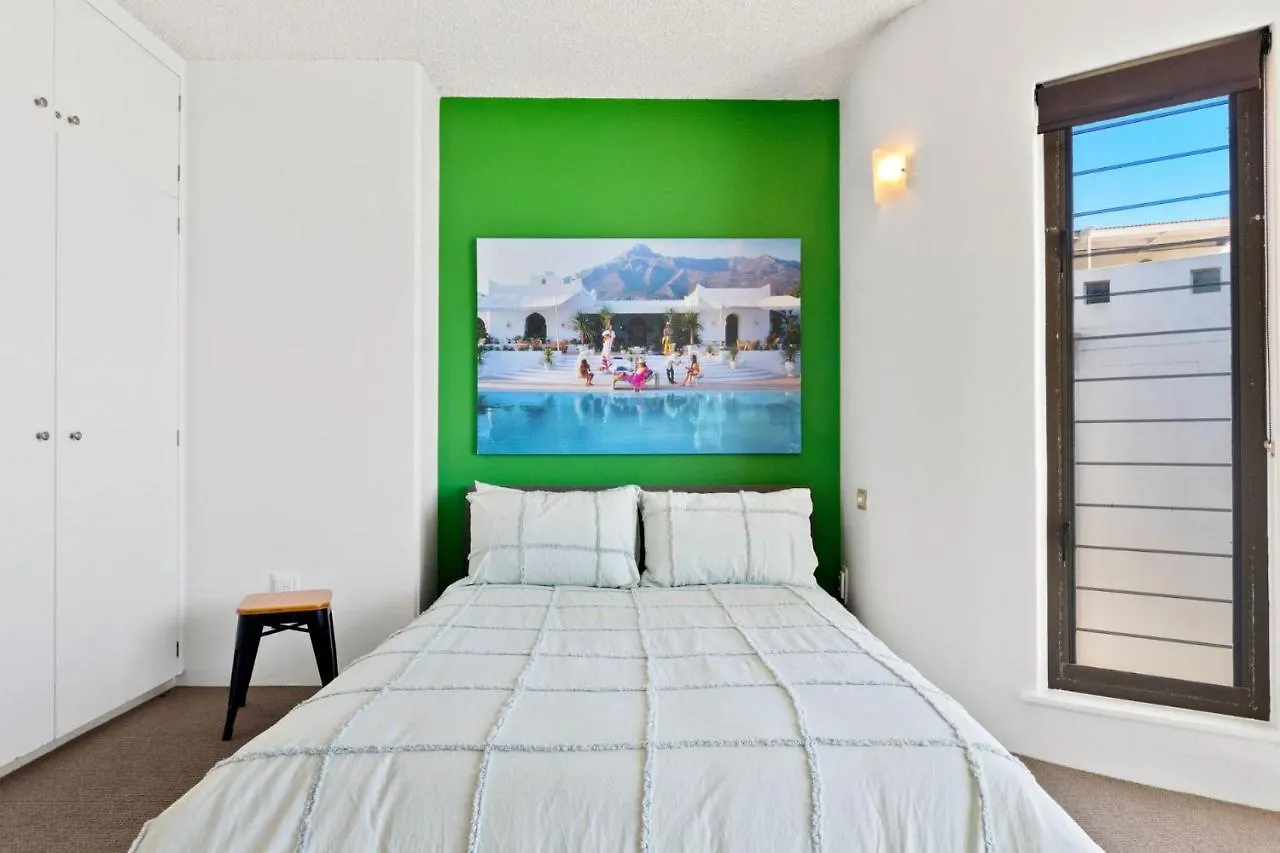 Apartment 2 Bedrooms 2 Baths With Balcony And Ocean Views, Across From Ocean Alexandra Headland