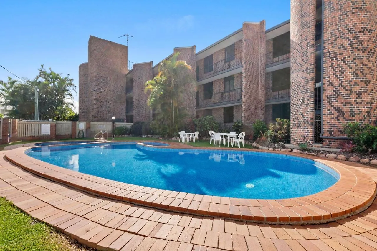 2 Bedrooms 2 Baths With Balcony And Ocean Views, Across From Ocean Alexandra Headland Australia