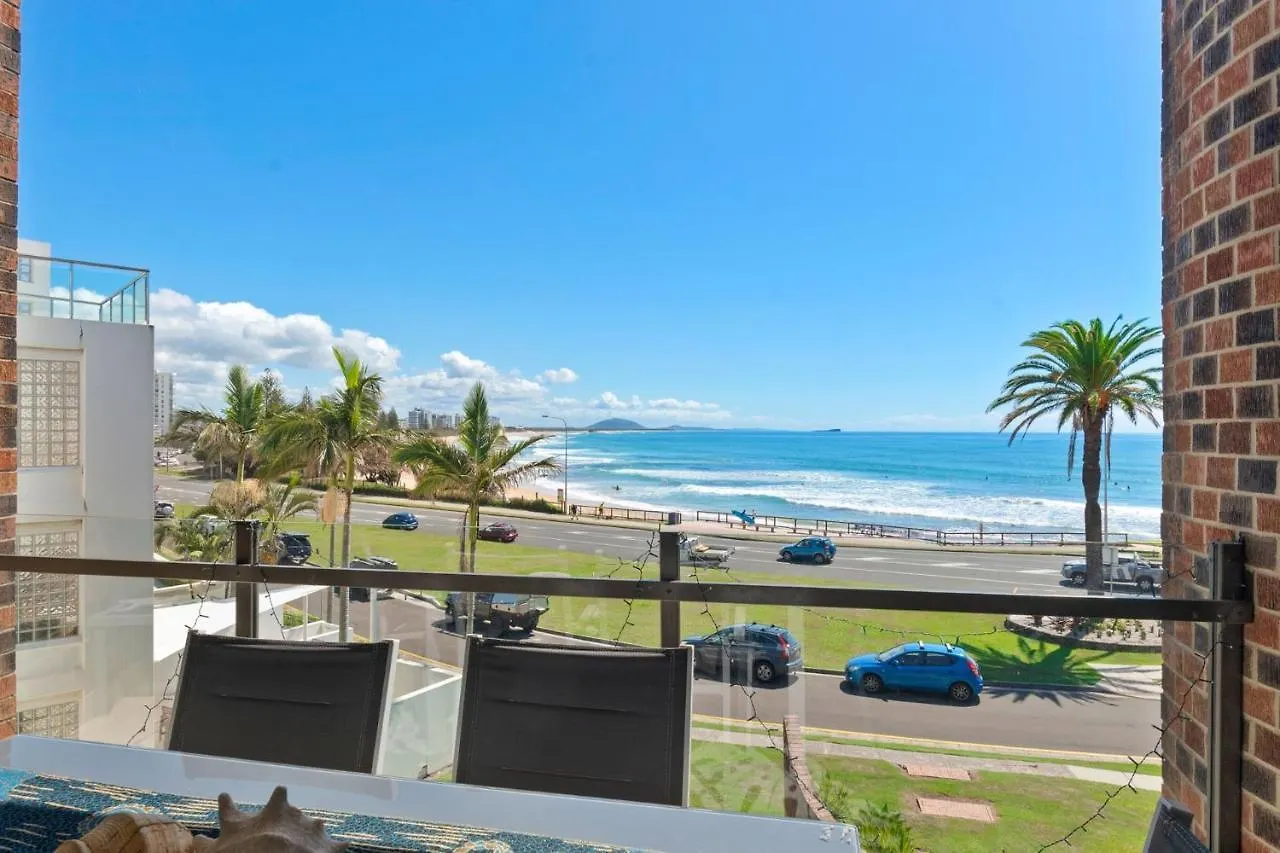 2 Bedrooms 2 Baths With Balcony And Ocean Views, Across From Ocean Alexandra Headland Apartment